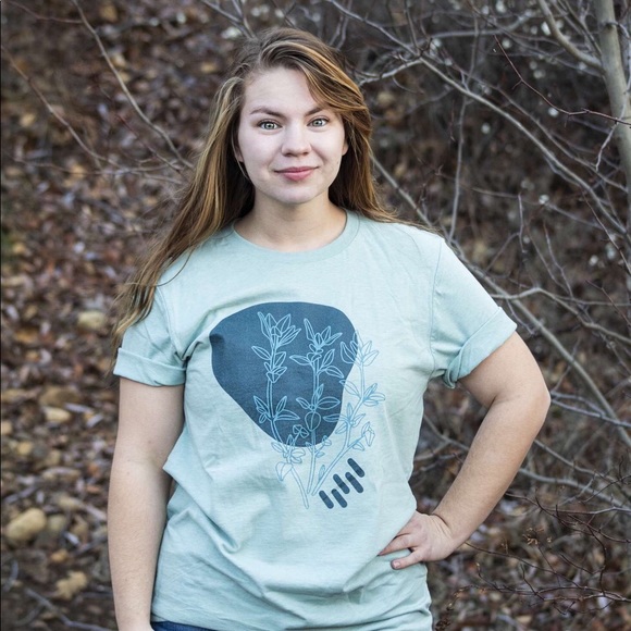 Meet your Posher, Lacey - Picture 2 of 3